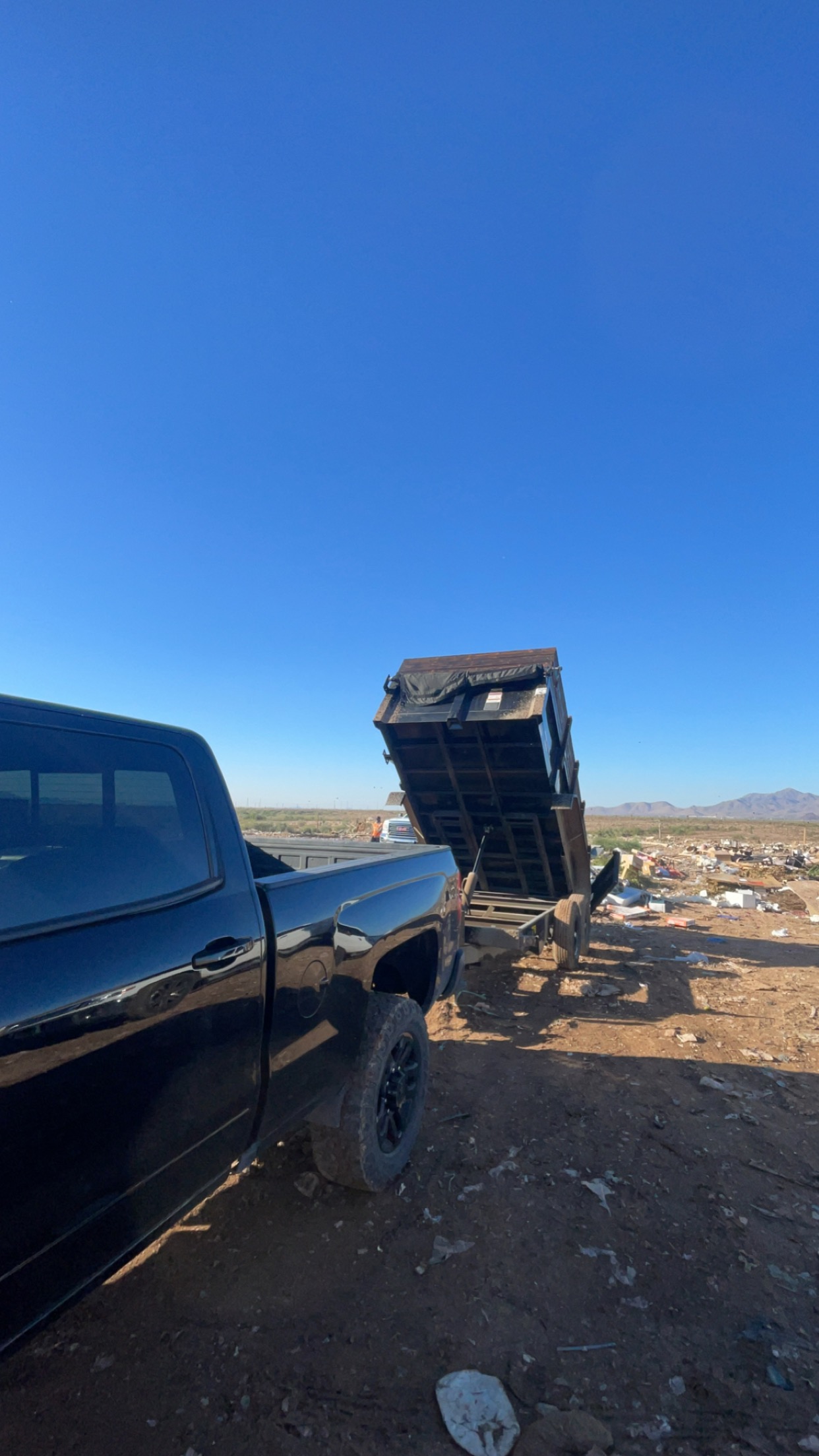 End of day dumping at the local Salt River Landfill.